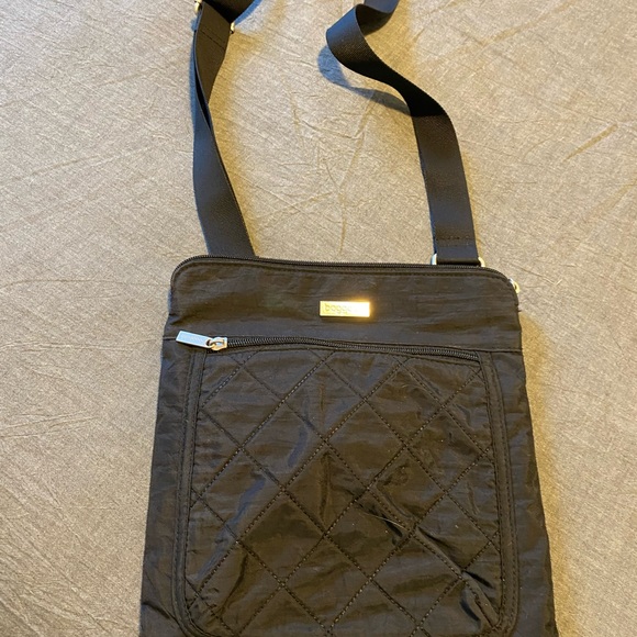 Black Baggallini Crossbody Bag - Picture 2 of 5